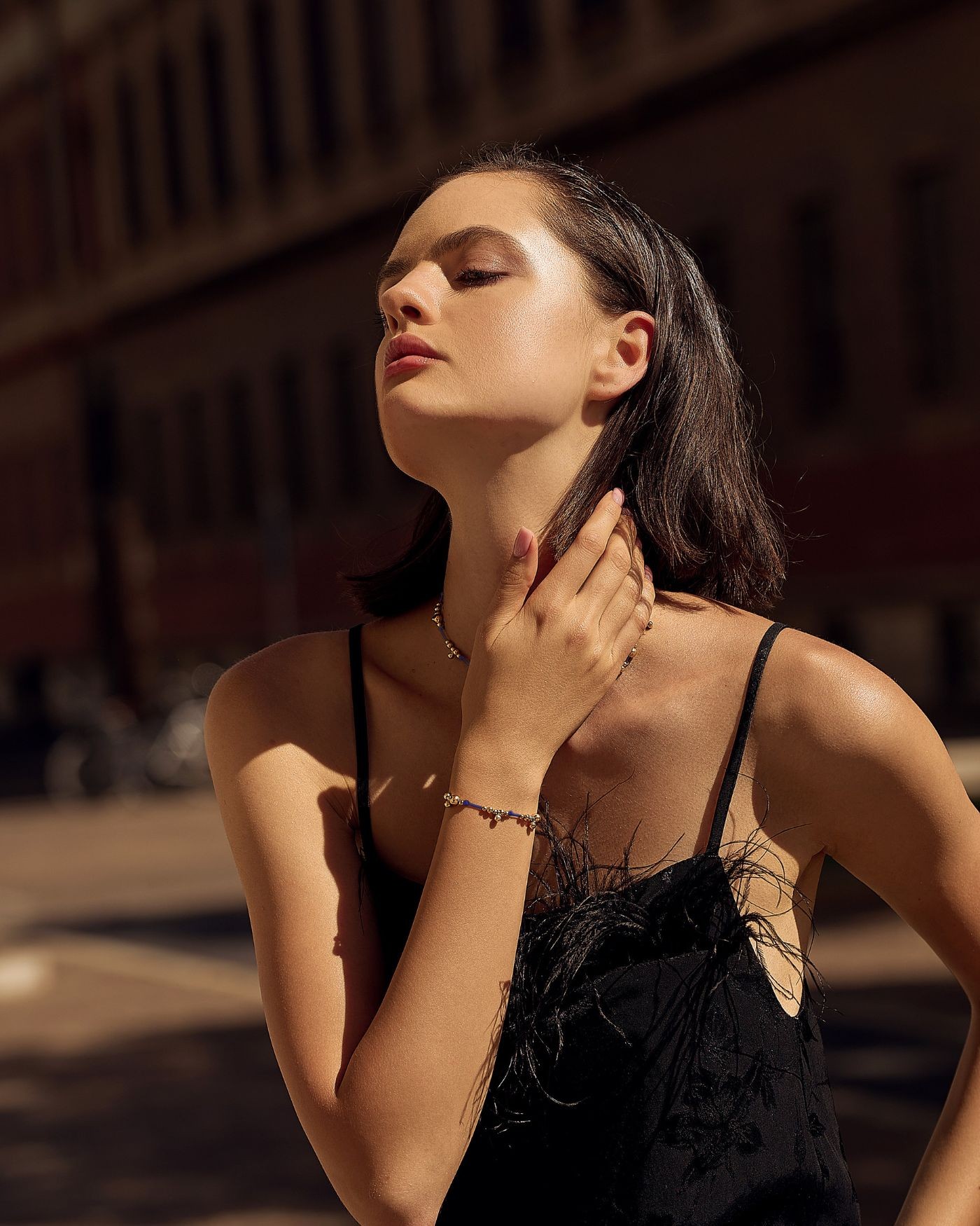 Armband auf blauer Kordel mit vergoldeten Kugeln  - 4 Armband auf blauer Kordel mit vergoldeten Kugeln  - 4