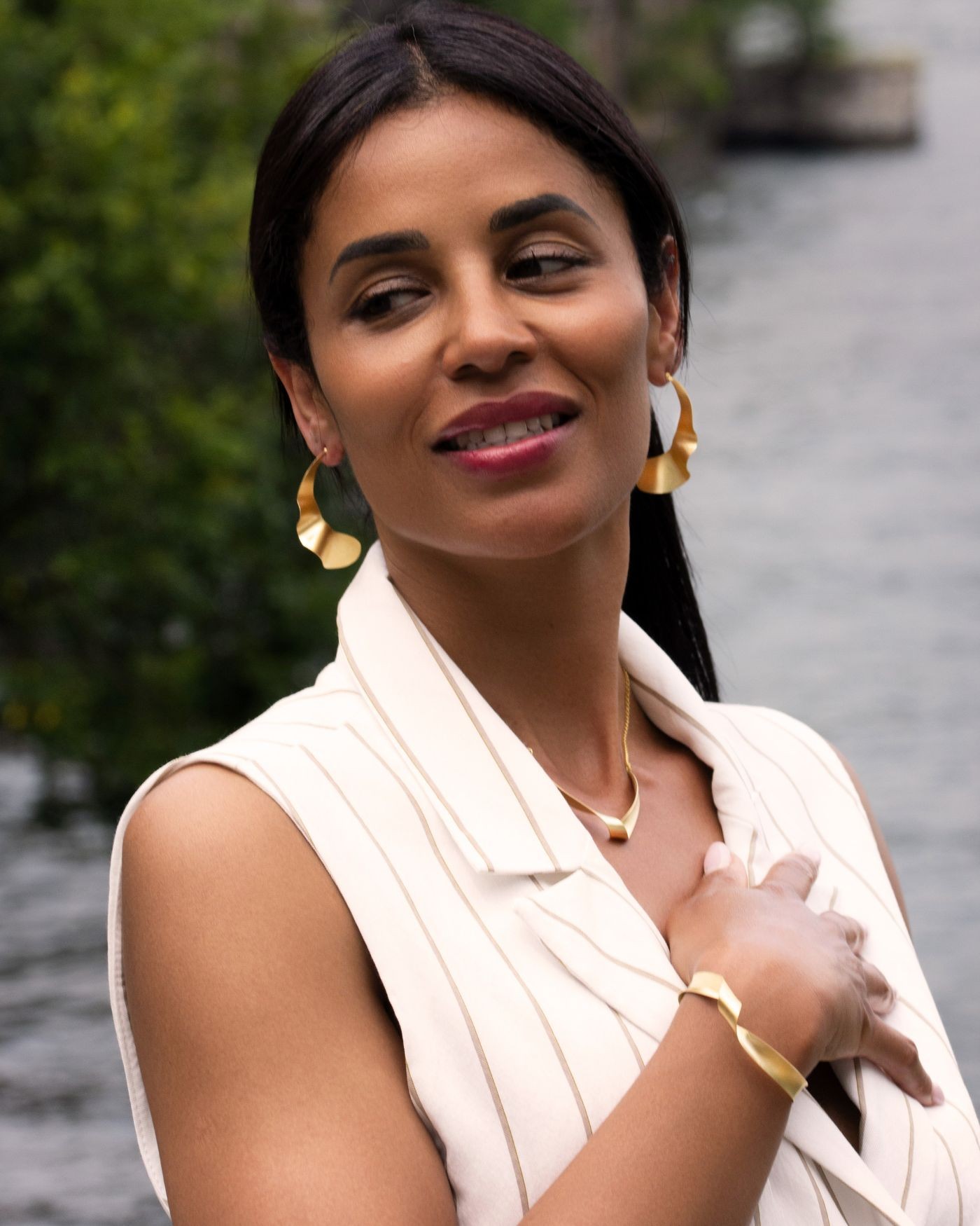 18 Karat vergoldetes, handsatiniertes Lumina-Armband  - 2 18 Karat vergoldetes, handsatiniertes Lumina-Armband  - 2