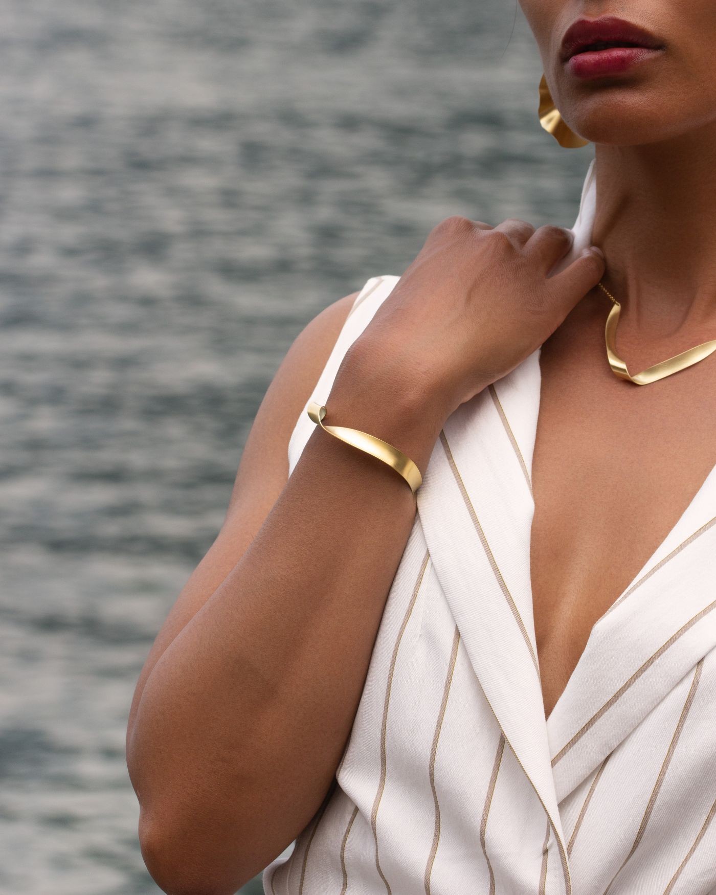 Satinato a mano bracciale Lumina doratura 18k  - 3