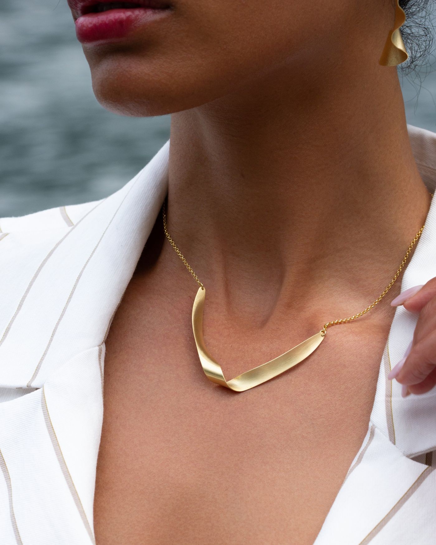 Satinata a mano collana Lumina doratura 18k  - 3