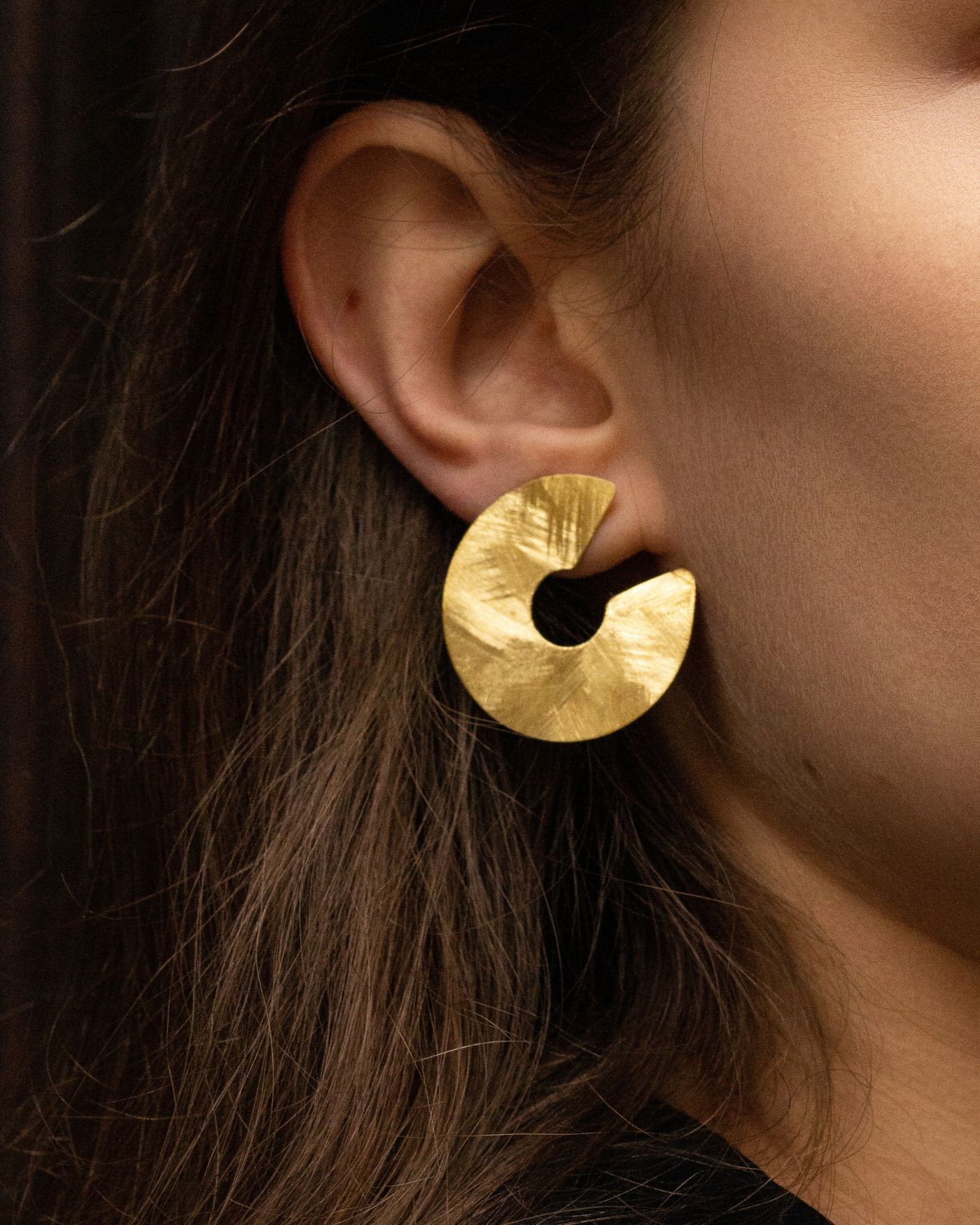 18k gold-gilded handsatinated Luna earrings  - 1