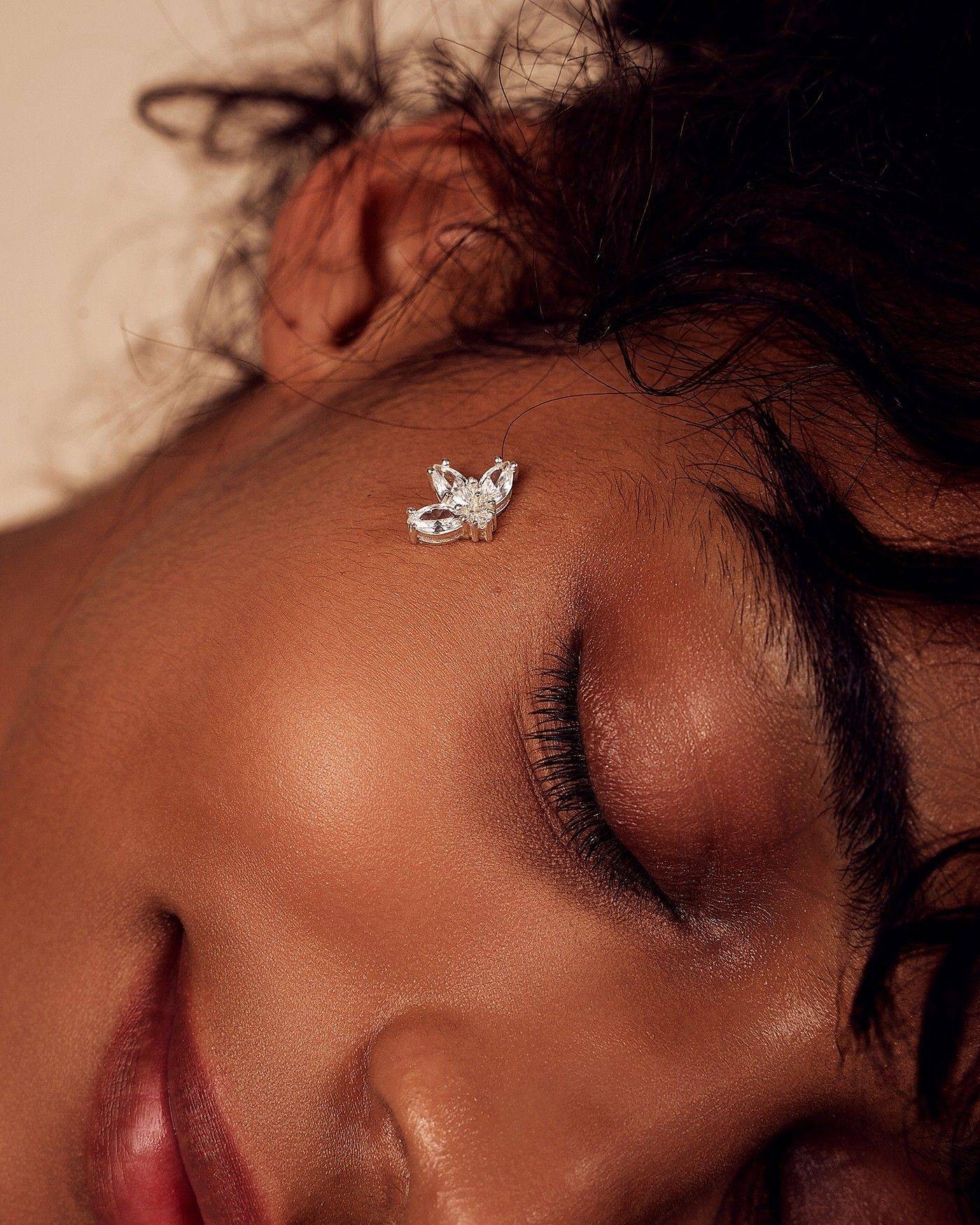 Kolczyki Kwiat Fiore z białymi cyrkoniami  - 4