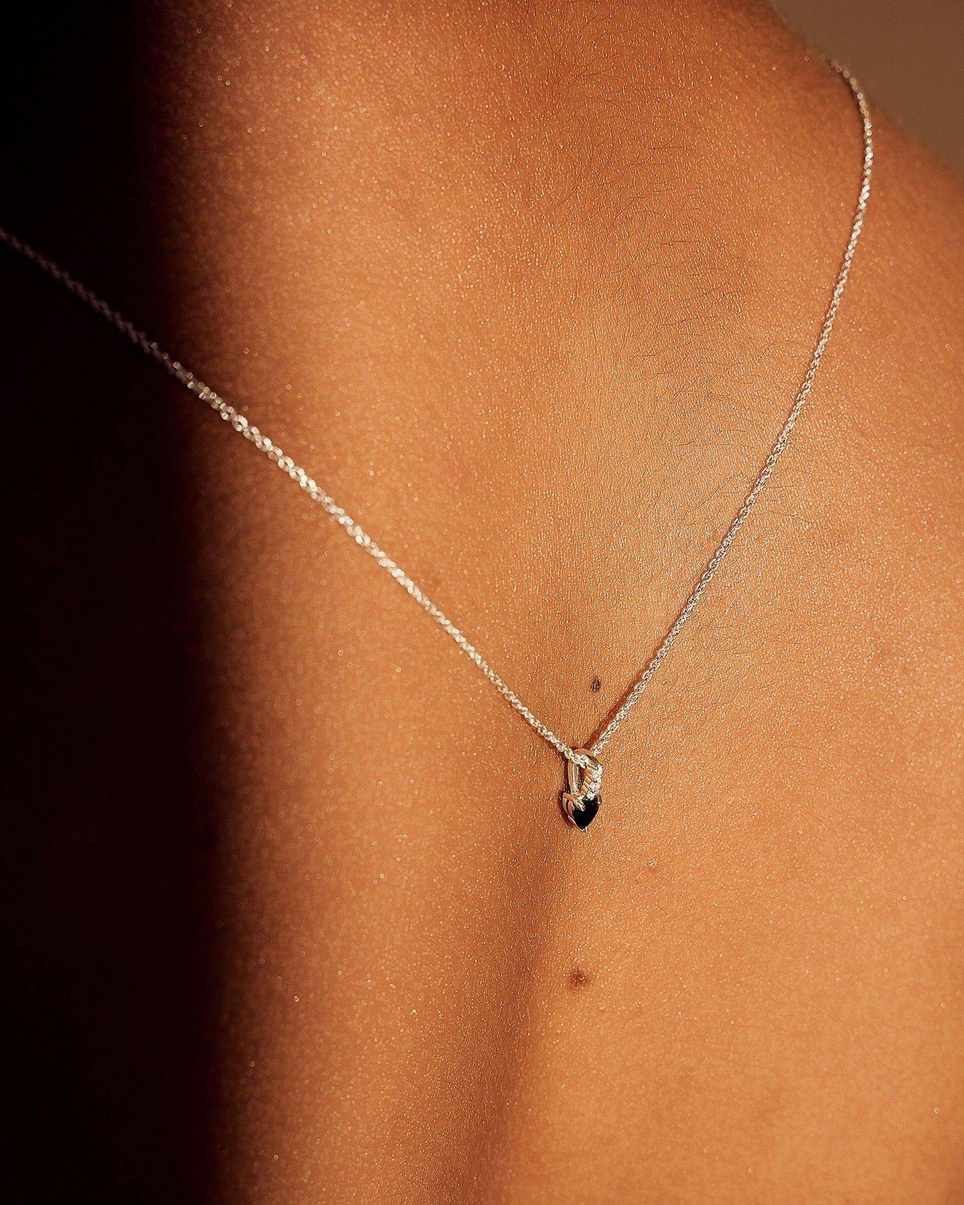 Collana Raffinata con cuore nero  - 1