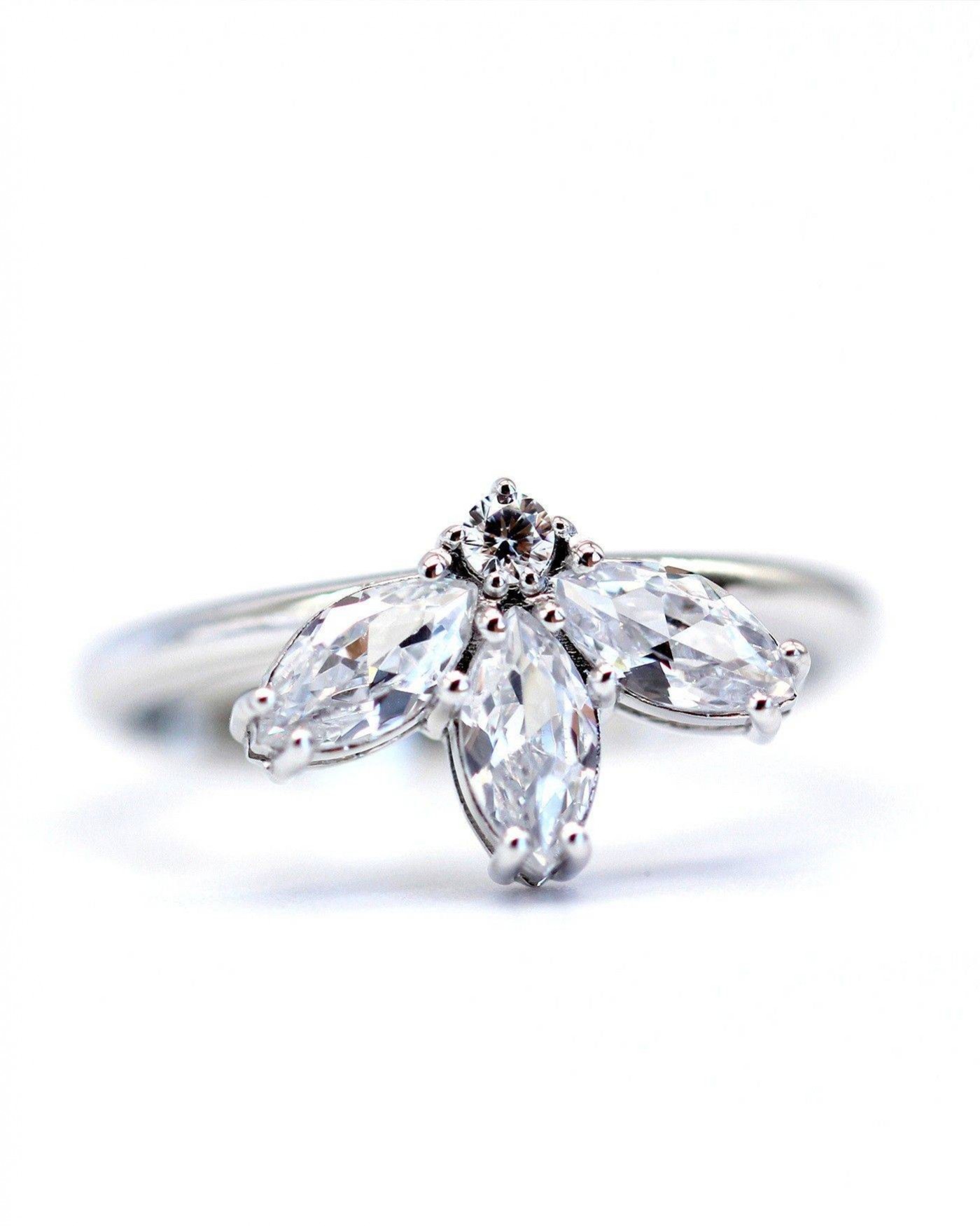 Pierścionek Kwiat Fiore z białymi cyrkoniami  - 2